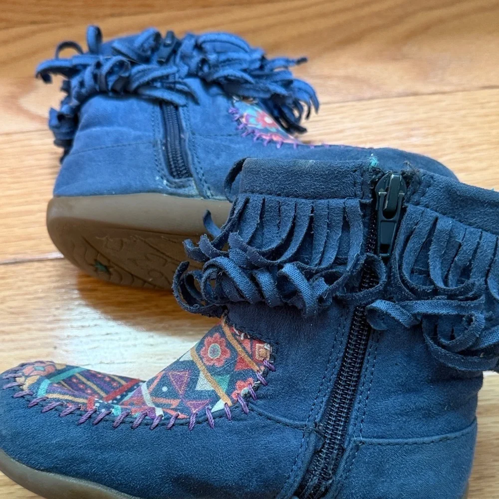 Chooze Kids Moccasins with Blue and Multicolor Design